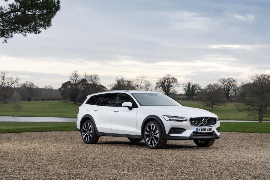  Volvo V60 D4 Cross Country 2019 года  (UK) (фото 29 из 43)